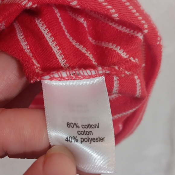 24/7 Maurices Red White Twist Front Short Sleeve Blouse Size Medium - Picture 3 of 4